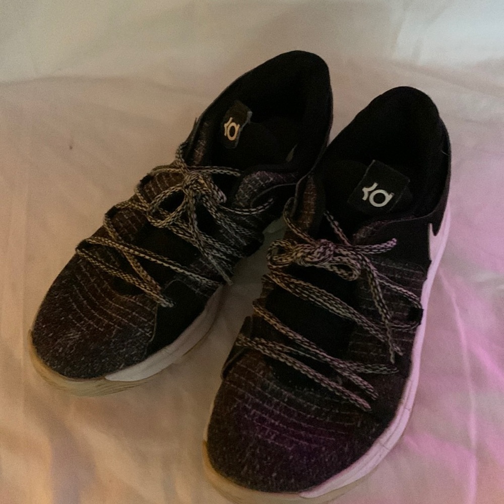 NIKE KD 10 Oreo Tennis shoes in used condition without box.  No rips or tears